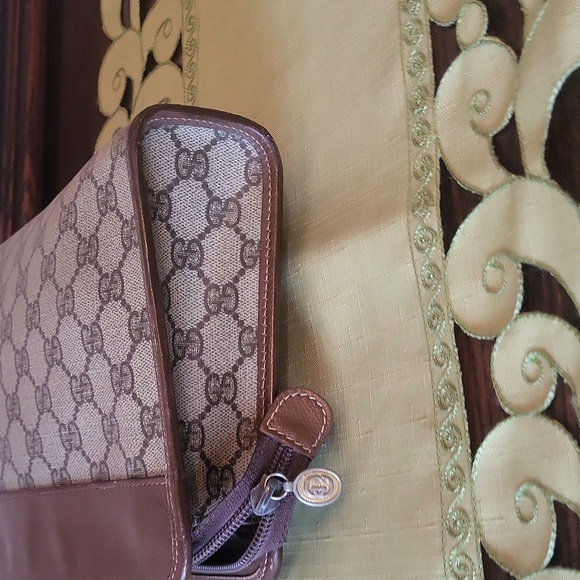 Gucci Monogram Vintage Clutch - Picture 4 of 11